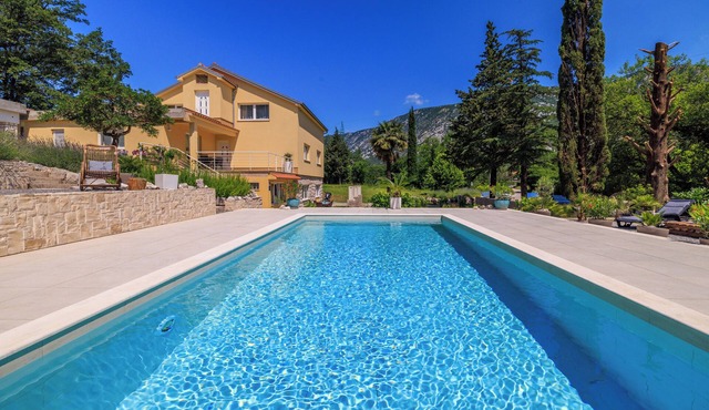 Vacation apartment for up to 6 people with pool and idyllic location