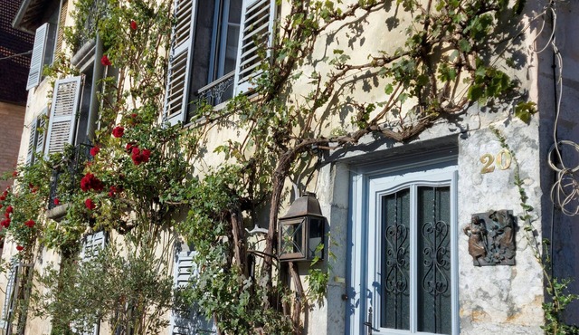 Vacation apartment in 18th century house , nearby Ornans, aside the river