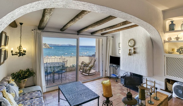 Vacation Apartment “Mediterranean Paradise” near the Beach with Terrace and Wi-Fi
