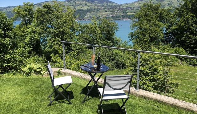 Vacation apartment on Lake Thun - magnificent views of the lake and mountains