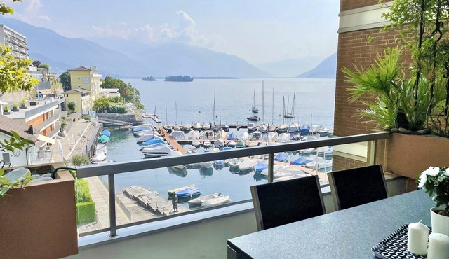 Vacation apartment with terrace and view of the marina, indoor pool and sauna