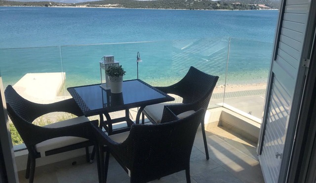 Vacation apartment with beautiful lake view - 10 m from the sea -
