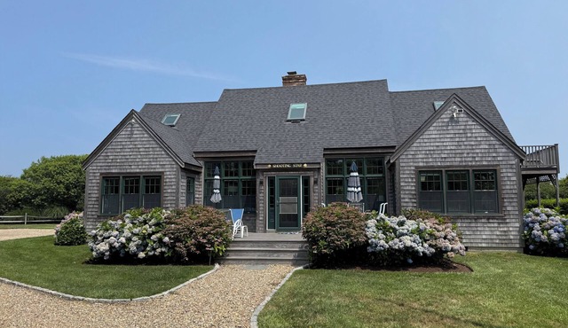 Vacation at the beach! Beautiful, spacious Madaket beach house awaits you!