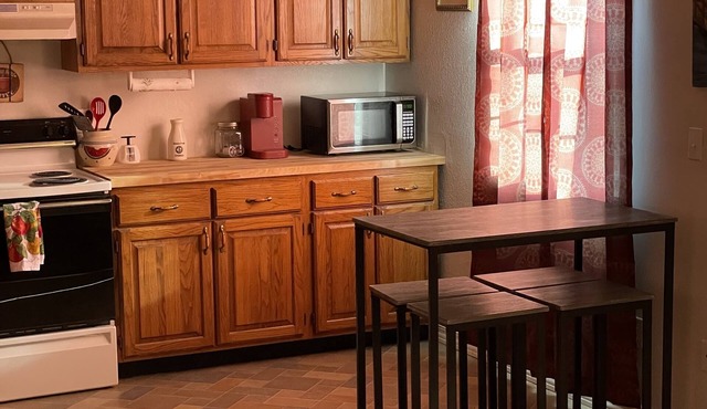 Vacation Condo #5 2BR with full kitchen, walk to river and shops, pets welcome