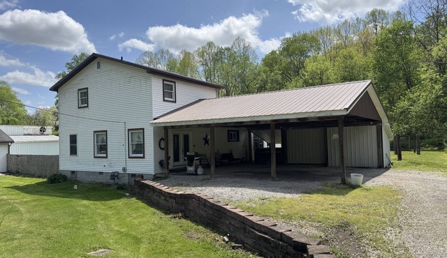 Vacation Cottage near Wayne National Forest ATV Trail Head, Hot Tub & more!