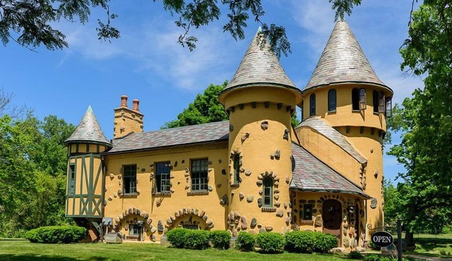 Vacation Day Is Always A Great Idea! Free Parking, Pets are Allowed Here