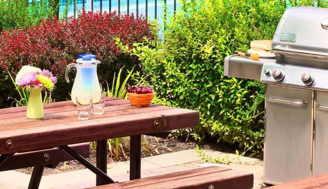 Vacation Day Is Always A Great Idea! Free Parking, Near Dublin Arts Council