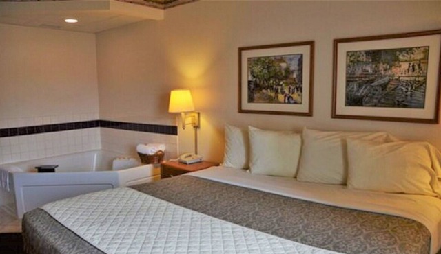 Vacation Day Is Always A Great Idea! Free Parking & Breakfast, Near Conway Park