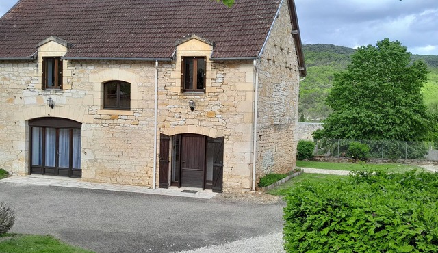 Vacation home in the Périgord Noir facing the chateau of Joséphine BAKER