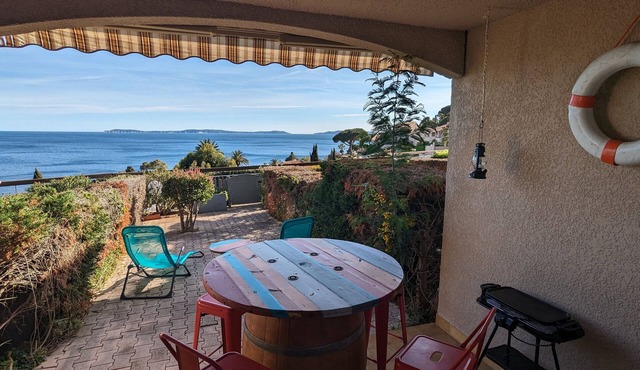 Vacation panoramic sea + garden