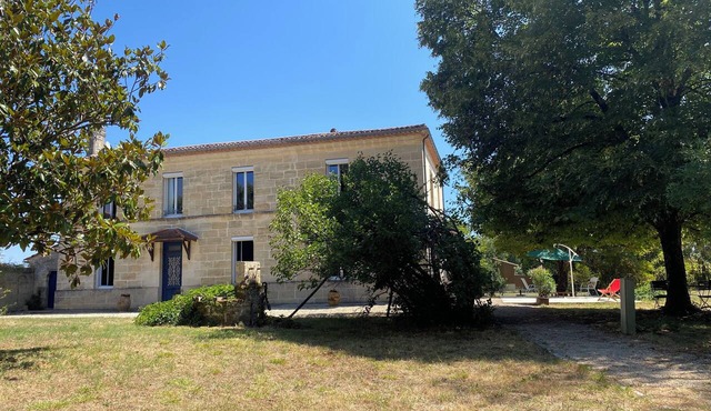 Vacation home between vineyards, estuary and ocean