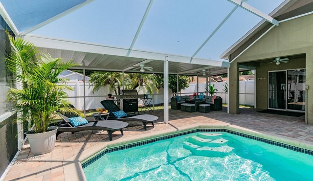 "Vacation Getaway: Heated private POOL, Outdoor Living, Game Room & Boat Rental"