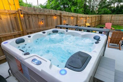 Vacation Haven HOT TUB FIRE PIT GRILL & ARCADE