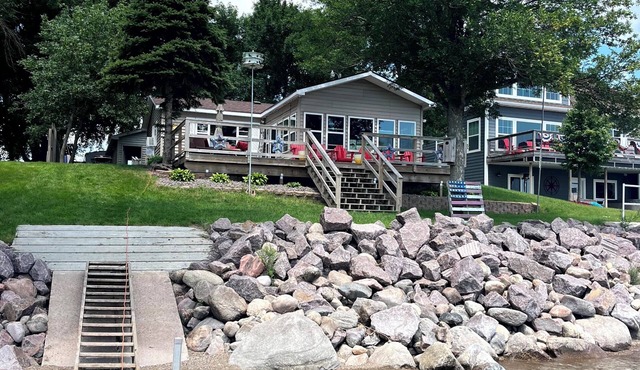 Vacation Haven on Lakefront Property!