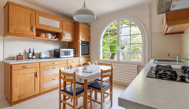 Vacation home facing the sea; beach 25m away. Large south-facing garden