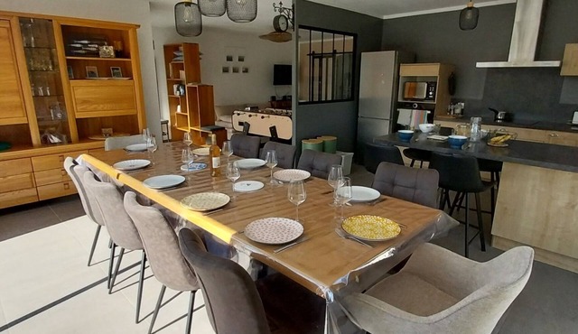 Vacation home, 850 m from the beach, sleeps 8/10. LA BERNERIE EN RETZ