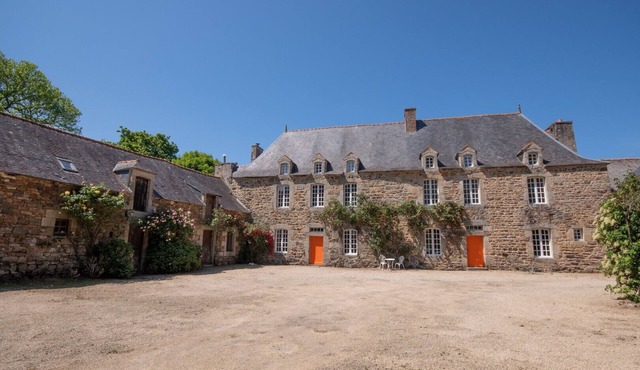 Vacation Home "Manoir Le Cosquer" with Private Terrace, Private Garden & Wi-Fi