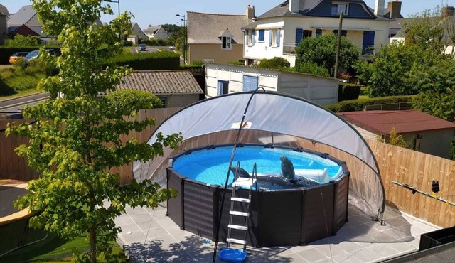 Vacation home with above-ground pool