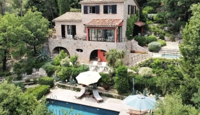 Vacation home for 6 guests with 180m² in Châteauneuf-Grasse (264874)