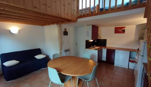 Vacation Home with Pool, Close to Beach and Town, Fully Equipped, Sleeps 6