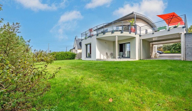 Vacation Home "La Maison Kermajo" with Sea View, Private Terrace & Wi-Fi