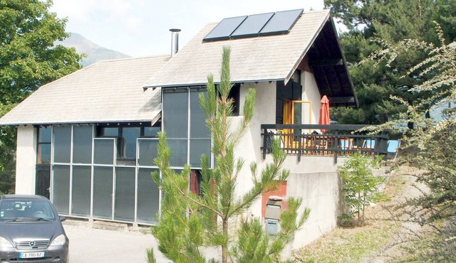 Vacation home "Embrun 7 Pièces, 12 couchages" with mountain and lake views, private pool