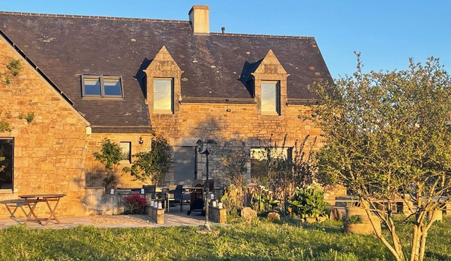 Vacation home 10 pers. with heated and covered swimming pool Hauts de Locmiquel