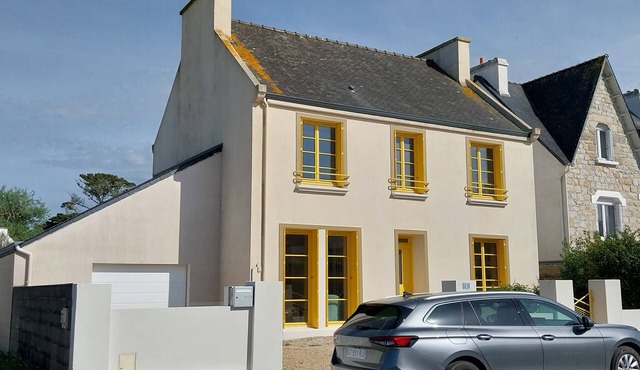 Vacation home 350 m from the beach. In the center of the small town of Porspoder