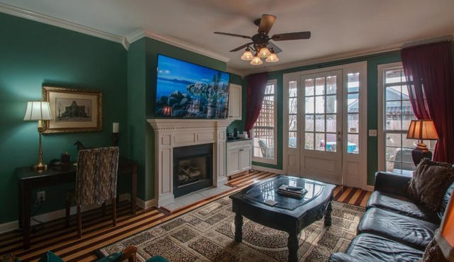 Vacation Home 5 Mins to Down Town 2 Bedrooms 2 Baths Garden Area Hot Tub