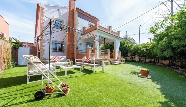 Vacation Home '50 M to the Beach' with Private Terrace, Wi-Fi and Air Conditioning