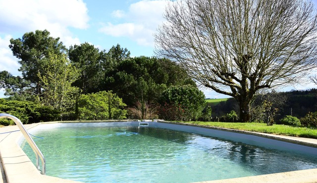 Vacation home 8/10 pers with swimming pool May to September