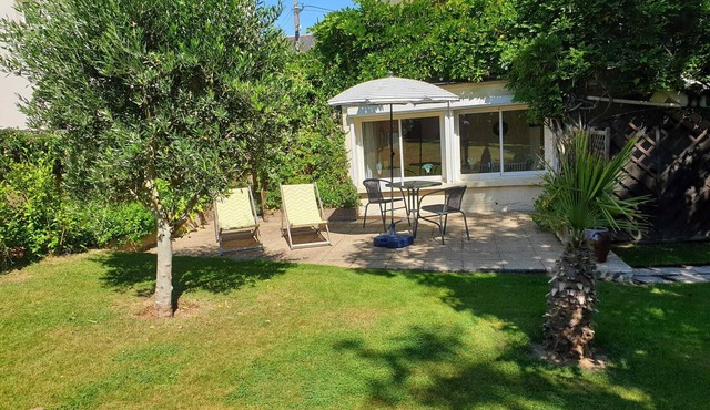 Vacation home 8 km from the sea with enclosed garden, south-facing terrace, bicycle shed