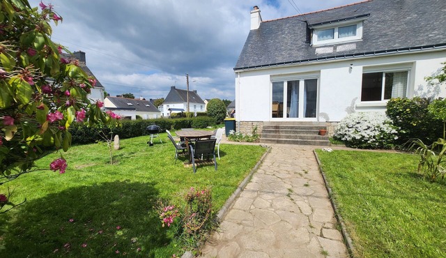 Vacation home between land and sea