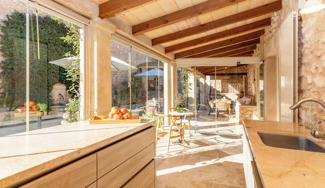 Vacation Home "Casa De Piedra" with Mountain View, Private Pool and Wi-Fi