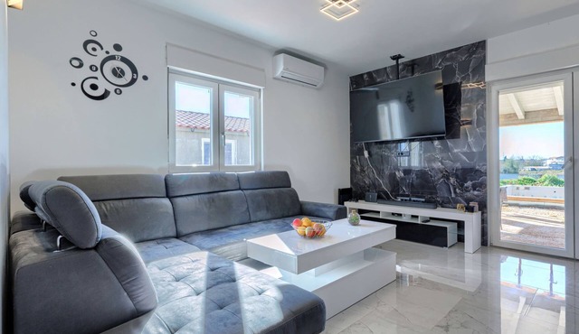 Vacation home Damir by Interhome