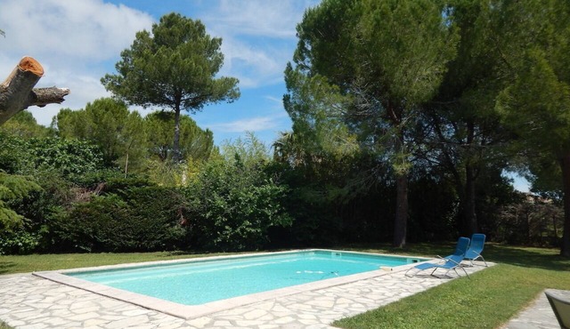 Vacation home with pool 20 minutes from the sea