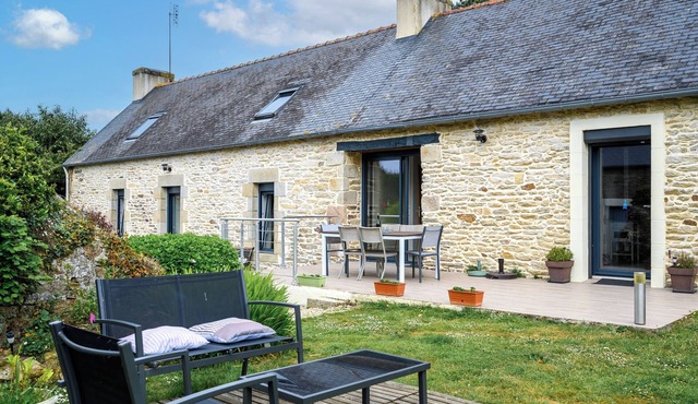 Vacation Home "Gîte Authentique Breton: with Private Terrace, Private Garden & Wi-Fi