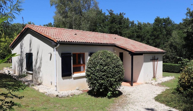 Vacation home France * with 2 bathrooms, spacious private garden & Golf course around the corner