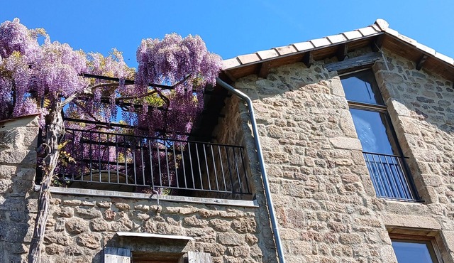 Vacation Home "Gte De Chapelèche Les Glycines" with Private Terrace, Balcony & Wi-Fi