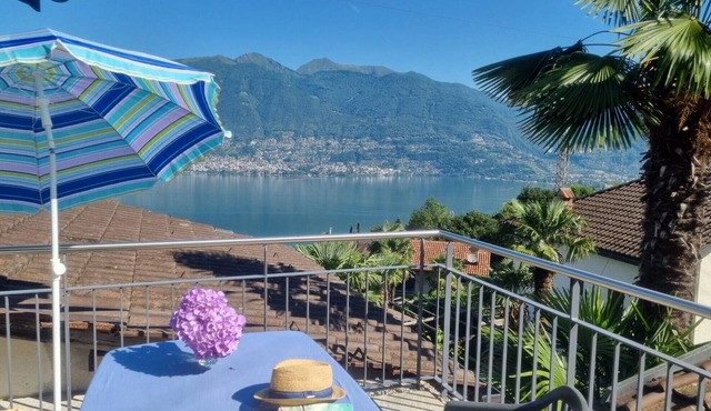 Vacation home in the typical Ticino village center with a beautiful view of the lake