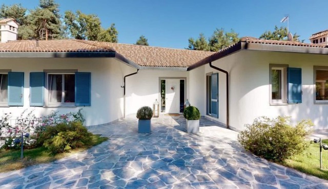 Vacation home Il Laghetto, Residenza La Pinetina in Appiano Gentile - 9 persons, 5 bedrooms