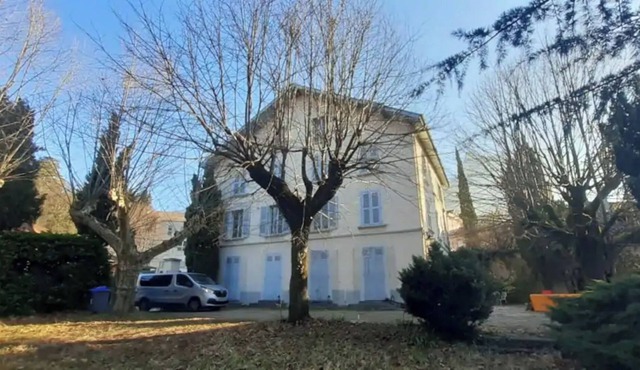 Vacation Home "Immense Ancien Relais 19ème" with Private Garden & Wi-Fi