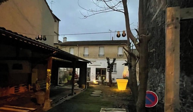 Vacation Home "Immeuble Vichy Avec Jardin" with Private Terrace, Private Garden & Wi-Fi