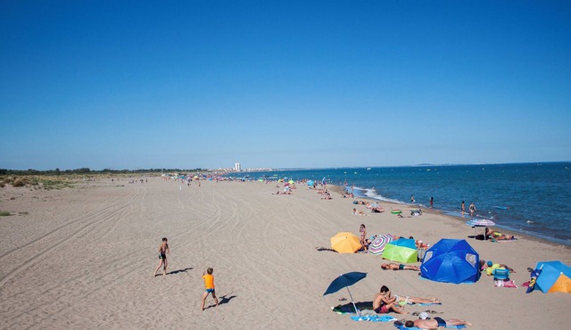 Vacation home in Vendres plage. Residence with swimming pools 800m from the beach