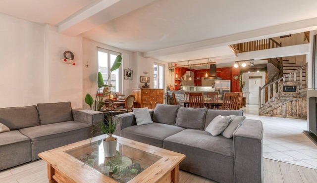 Vacation Home "Jacuzzi-Sauna Station 7 Laux" with Private Terrace, Shared Garden & Wi-Fi