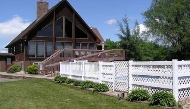 Vacation Home - Larger Home with Privacy and Scenic Views