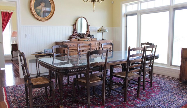 Vacation Home Located Steps from North Shore Beach, 10 Minutes Away From Golf
