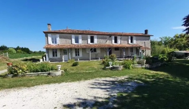 Vacation Home "Maison Serge" with Private Terrace, Shared Garden & Wi-Fi