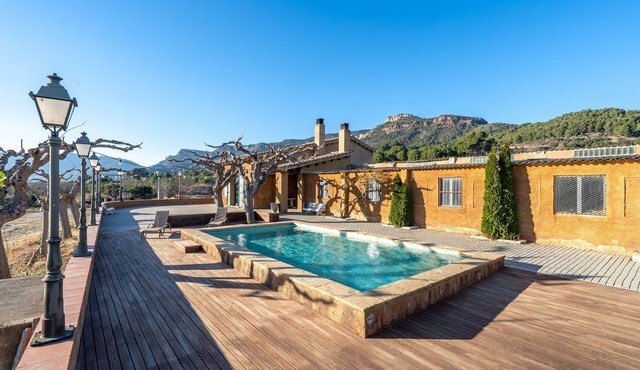 Vacation Home "Mas Lucena" with Private Pool, Private Terrace & Wi-Fi