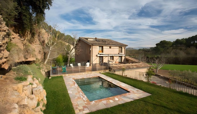 Vacation Home 'Masia Els Nocs' with Mountain Views, Wi-Fi, and Air Conditioning